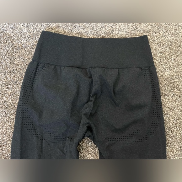 Gymshark Black Leggings like new - Picture 6 of 6